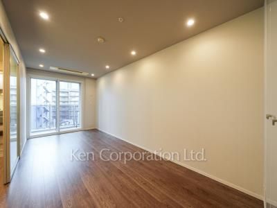 Living-Dining ※Photo of the same layout on 9 floor. Decoration and fixture may differ.