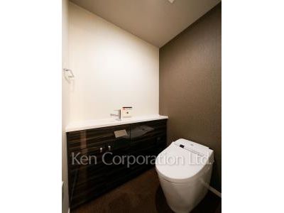 Lavatory ※Photo of the same layout on 9 floor. Decoration and fixture may differ.
