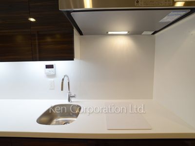 Kitchen ※Photo of the same layout on 10 floor. Decoration and fixture may differ.