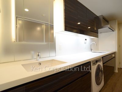 Powder Room ※Photo of the same layout on 10 floor. Decoration and fixture may differ.