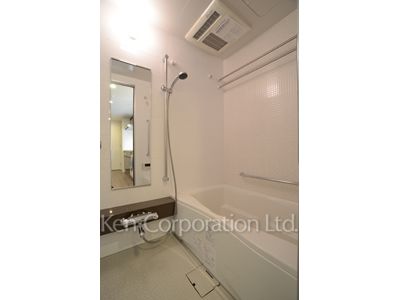 Bath ※Photo of the same layout on 10 floor. Decoration and fixture may differ.