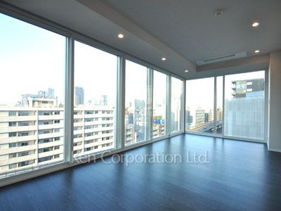 Living-Dining ※Photo of the same layout on 9 floor. Decoration and fixture may differ.