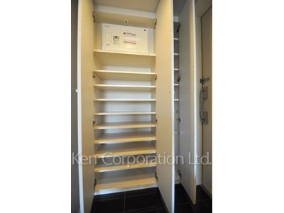 Shoes Closet ※Photo of the same layout on 9 floor. Decoration and fixture may differ.