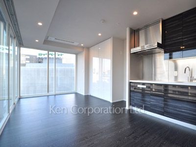 Living-Dining ※Photo of the same layout on 9 floor. Decoration and fixture may differ.