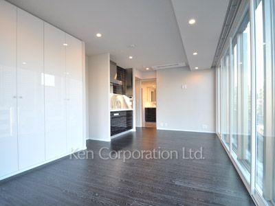 Living-Dining ※Photo of the same layout on 9 floor. Decoration and fixture may differ.