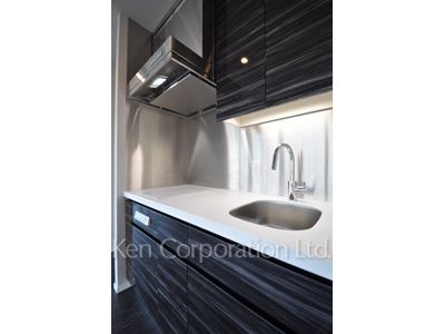 Kitchen ※Photo of the same layout on 9 floor. Decoration and fixture may differ.