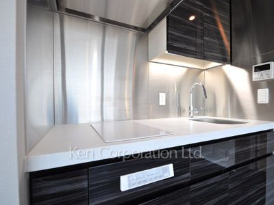 Kitchen ※Photo of the same layout on 9 floor. Decoration and fixture may differ.