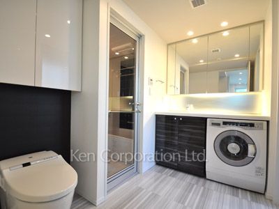 Powder Room ※Photo of the same layout on 9 floor. Decoration and fixture may differ.