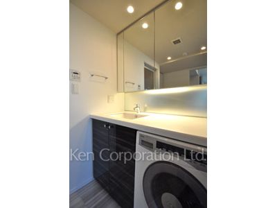 Powder Room ※Photo of the same layout on 9 floor. Decoration and fixture may differ.