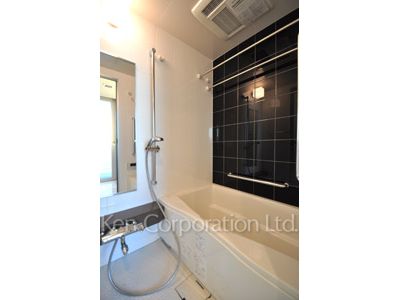 Bath ※Photo of the same layout on 9 floor. Decoration and fixture may differ.