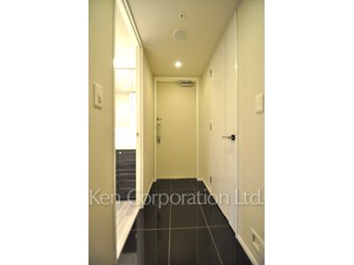 Entrance ※Photo of the same layout on 9 floor. Decoration and fixture may differ.