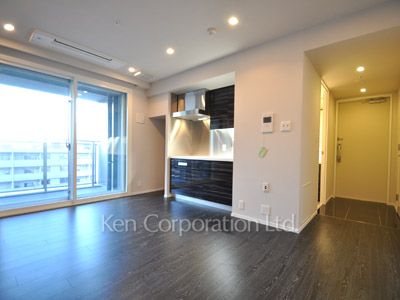 Living-Dining ※Photo of the same layout on 9 floor. Decoration and fixture may differ.