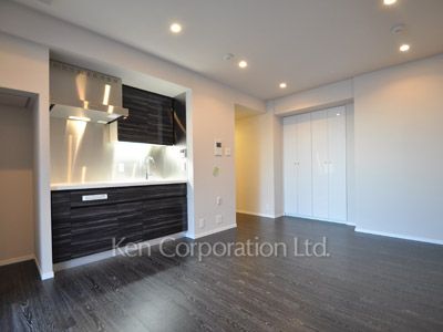 Living-Dining ※Photo of the same layout on 9 floor. Decoration and fixture may differ.