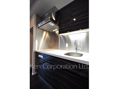 Kitchen ※Photo of the same layout on 9 floor. Decoration and fixture may differ.