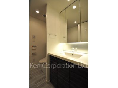 Powder Room ※Photo of the same layout on 9 floor. Decoration and fixture may differ.