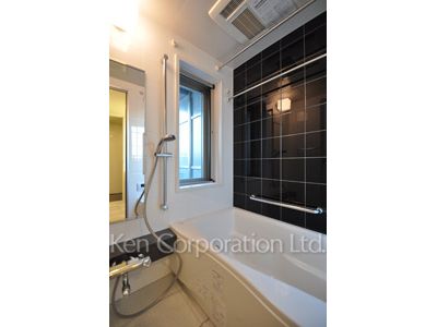 Bath ※Photo of the same layout on 9 floor. Decoration and fixture may differ.