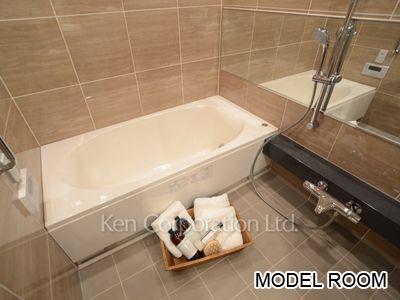 Bath ※Photo of the same layout on 32 floor. Decoration and fixture may differ.