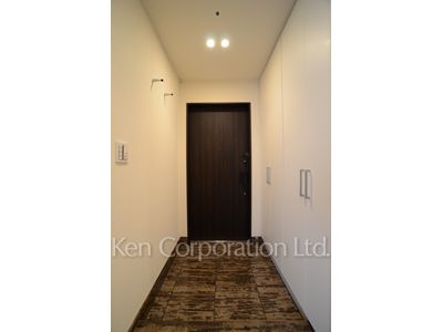 Entrance ※Photo of the same layout on 32 floor. Decoration and fixture may differ.