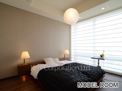 Bedroom ※Photo of the same layout on 32 floor. Decoration and fixture may differ.