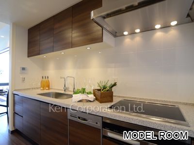 Kitchen ※Photo of the same layout on 32 floor. Decoration and fixture may differ.