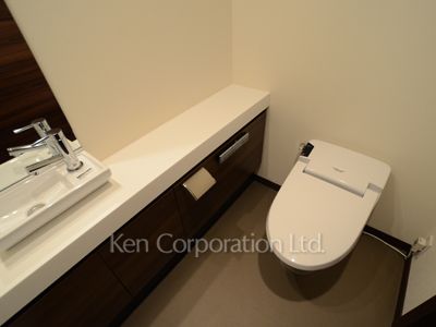 Lavatory ※Photo of the same layout on 32 floor. Decoration and fixture may differ.