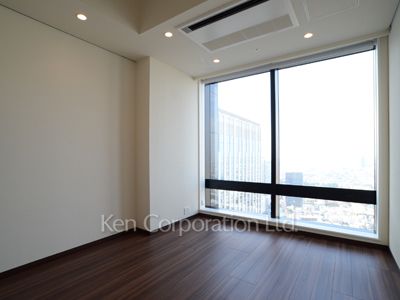 Living-Dining ※Photo of the same layout on 32 floor. Decoration and fixture may differ.