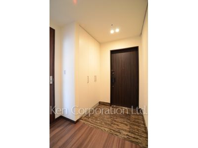 Entrance ※Photo of the same layout on 32 floor. Decoration and fixture may differ.
