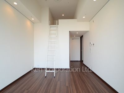 Living-Dining ※Photo of the same layout on 32 floor. Decoration and fixture may differ.