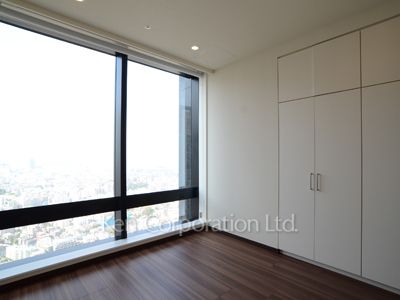 Bedroom ※Photo of the same layout on 32 floor. Decoration and fixture may differ.