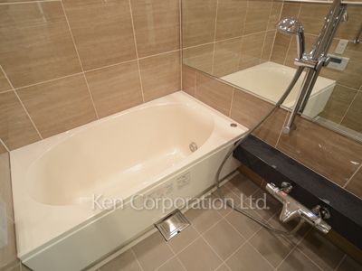 Bath ※Photo of the same layout on 32 floor. Decoration and fixture may differ.