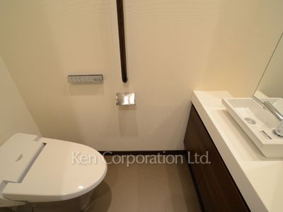 Lavatory ※Photo of the same layout on 32 floor. Decoration and fixture may differ.