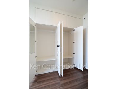 Closet ※Photo of the same layout on 32 floor. Decoration and fixture may differ.