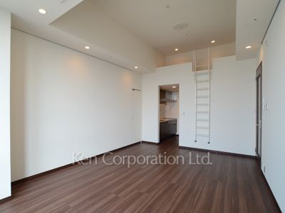 Living-Dining ※Photo of the same layout on 36 floor. Decoration and fixture may differ.