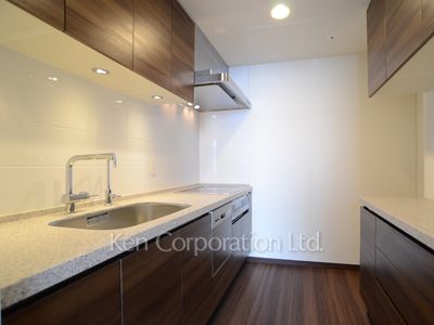 Kitchen ※Photo of the same layout on 36 floor. Decoration and fixture may differ.