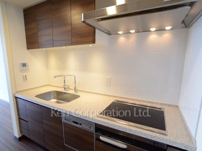 Kitchen ※Photo of the same layout on 36 floor. Decoration and fixture may differ.