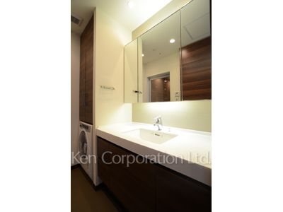 Powder Room ※Photo of the same layout on 36 floor. Decoration and fixture may differ.