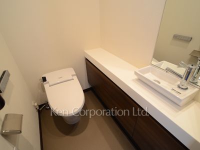 Lavatory ※Photo of the same layout on 36 floor. Decoration and fixture may differ.