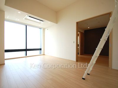Living-Dining ※Photo of the same layout on 39 floor. Decoration and fixture may differ.