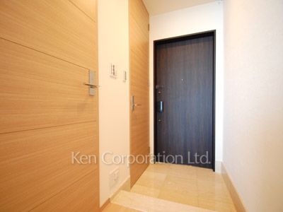 Entrance ※Photo of the same layout on 39 floor. Decoration and fixture may differ.