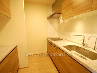 Kitchen ※Photo of the same layout on 39 floor. Decoration and fixture may differ.