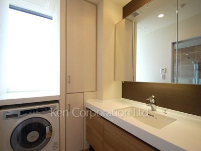 Powder Room ※Photo of the same layout on 39 floor. Decoration and fixture may differ.