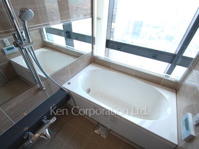 Bath ※Photo of the same layout on 39 floor. Decoration and fixture may differ.