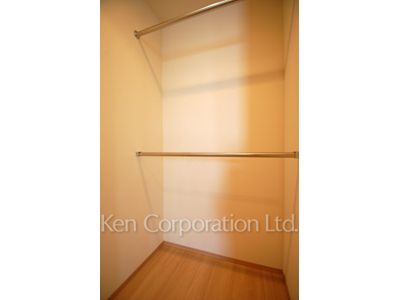 Walk-In Closet ※Photo of the same layout on 39 floor. Decoration and fixture may differ.
