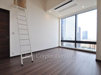 Living-Dining ※Photo of the same layout on 8 floor. Decoration and fixture may differ.