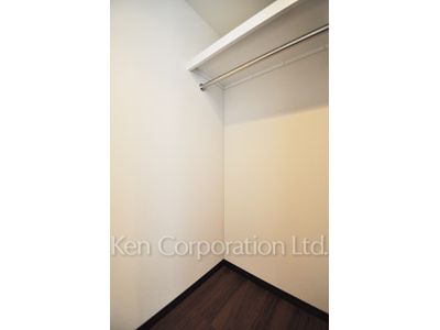 Closet ※Photo of the same layout on 8 floor. Decoration and fixture may differ.