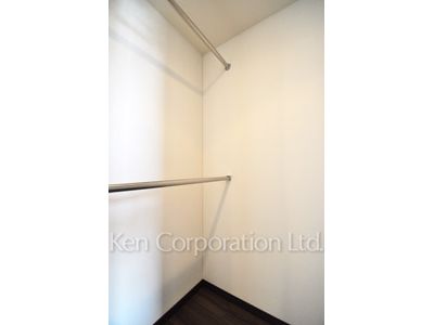 Closet ※Photo of the same layout on 8 floor. Decoration and fixture may differ.