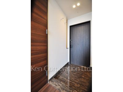 Entrance ※Photo of the same layout on 8 floor. Decoration and fixture may differ.