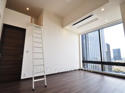 Living-Dining ※Photo of the same layout on 8 floor. Decoration and fixture may differ.
