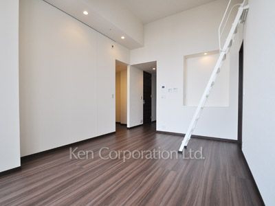 Living-Dining ※Photo of the same layout on 8 floor. Decoration and fixture may differ.