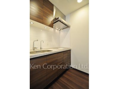 Kitchen ※Photo of the same layout on 8 floor. Decoration and fixture may differ.